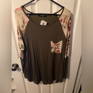 NWT Acting Pro Olive Floral T-Shirt Long Sleeves Size Large